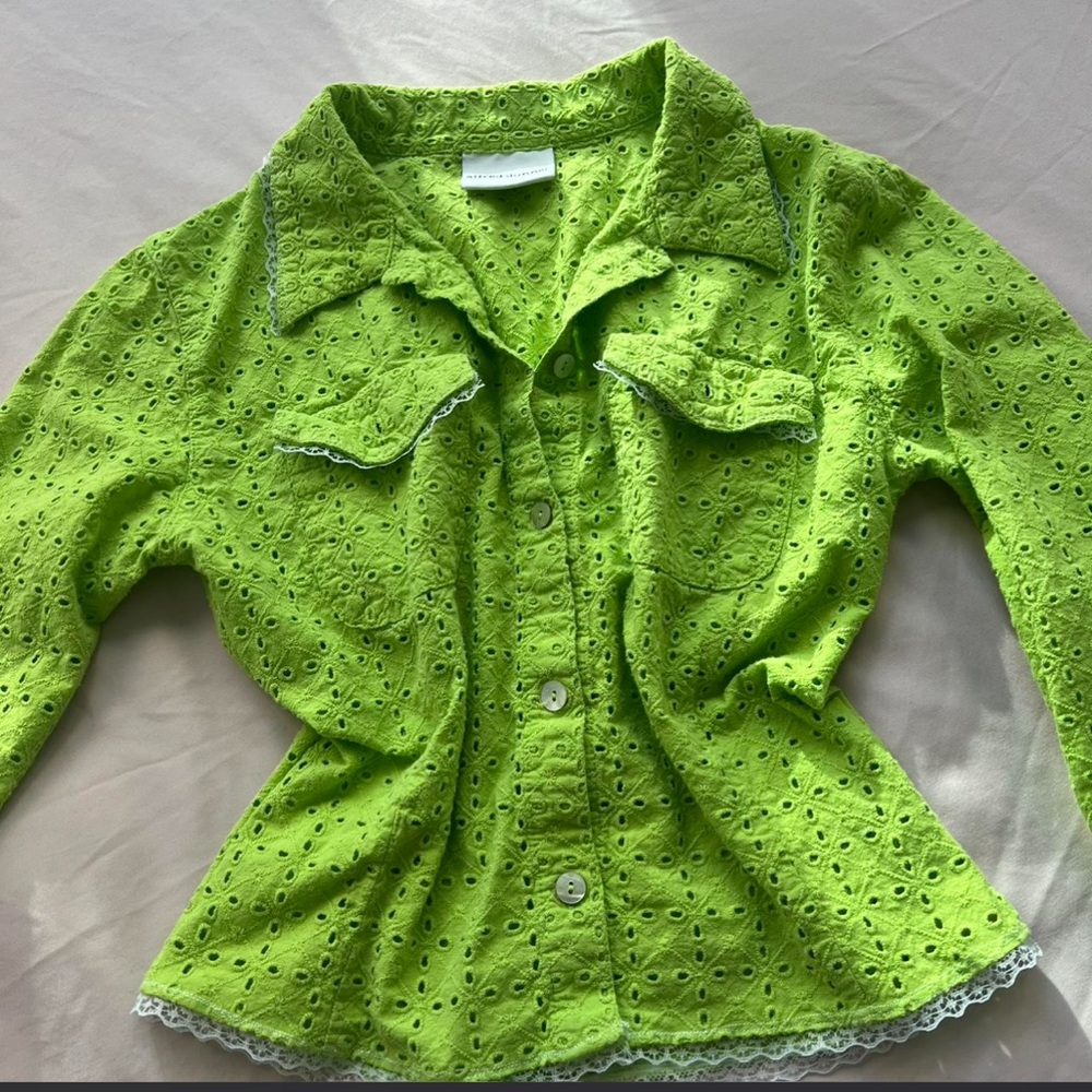 Vintage Alfred Dunner green and white lace trim button up!! 💚